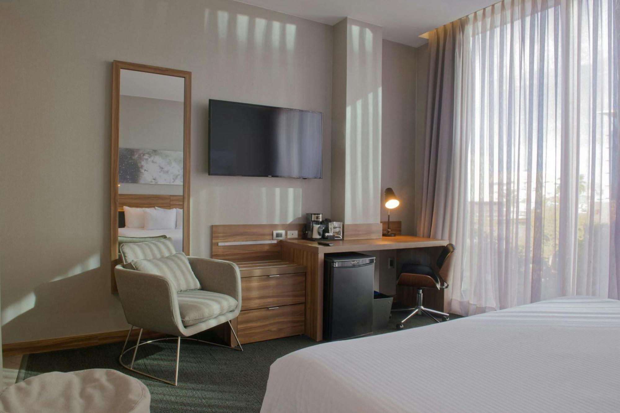Four Points By Sheraton Distrito Uno Chihuahua Exterior photo